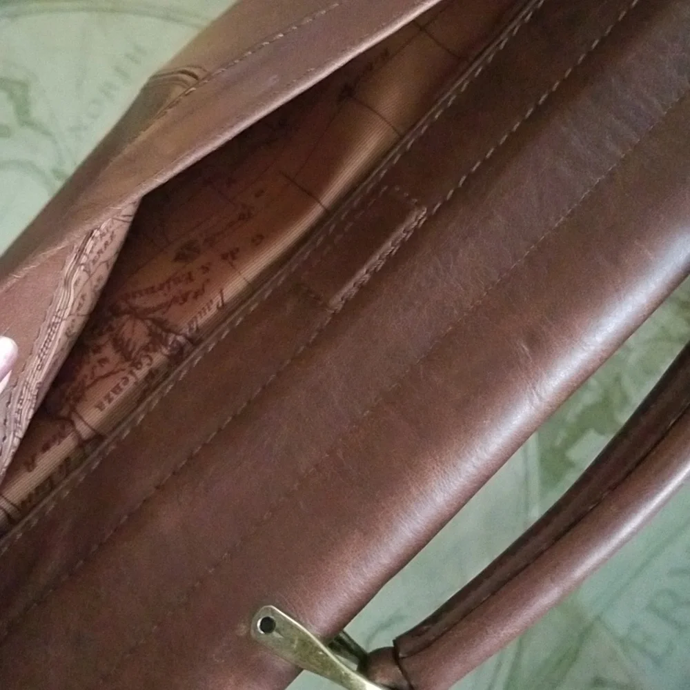 Nash Italian Leather Professor Briefcase Messenger Bag - Tuscan Brown Leather - Picture 4 of 10